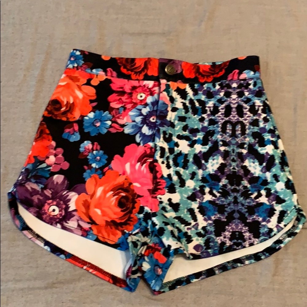 MinkPink floral high waisted short xs